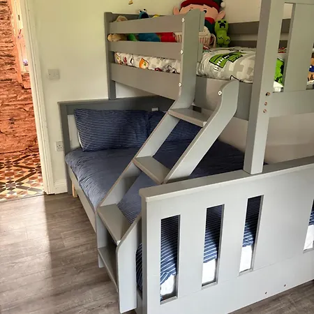 Siochain Agus Ciuin Teach Tatil Evi Carnew