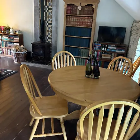 Siochain Agus Ciuin Teach * Carnew