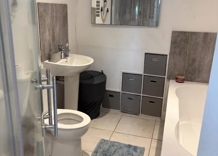 Siochain Agus Ciuin Teach Carnew